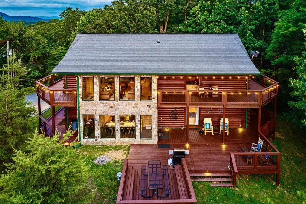 Panorama Mountain View Cabin, Less Than 10 Miles From Gatlinburg And Dollywood, Dog Friendly, 6 Bedrooms Sleeps 17, Fire Pit, Hottub, Washer Dryer, Fully Loaded Kitchen, Gameroom With A Tv, Pool Table, Arcade, Air Hockey, And Foosball Sevierville Dış mekan fotoğraf