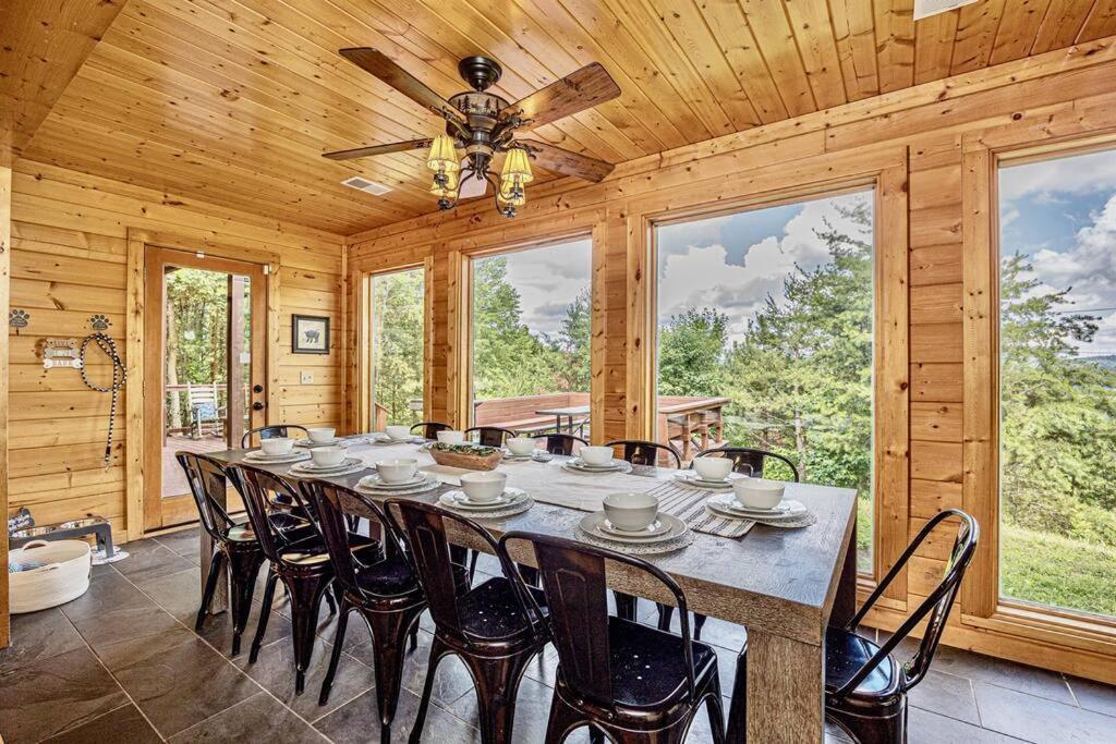Panorama Mountain View Cabin, Less Than 10 Miles From Gatlinburg And Dollywood, Dog Friendly, 6 Bedrooms Sleeps 17, Fire Pit, Hottub, Washer Dryer, Fully Loaded Kitchen, Gameroom With A Tv, Pool Table, Arcade, Air Hockey, And Foosball Sevierville Dış mekan fotoğraf