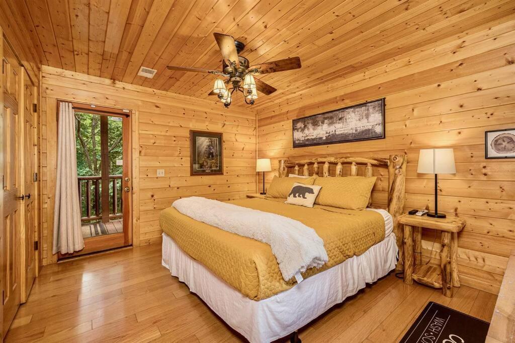Panorama Mountain View Cabin, Less Than 10 Miles From Gatlinburg And Dollywood, Dog Friendly, 6 Bedrooms Sleeps 17, Fire Pit, Hottub, Washer Dryer, Fully Loaded Kitchen, Gameroom With A Tv, Pool Table, Arcade, Air Hockey, And Foosball Sevierville Dış mekan fotoğraf