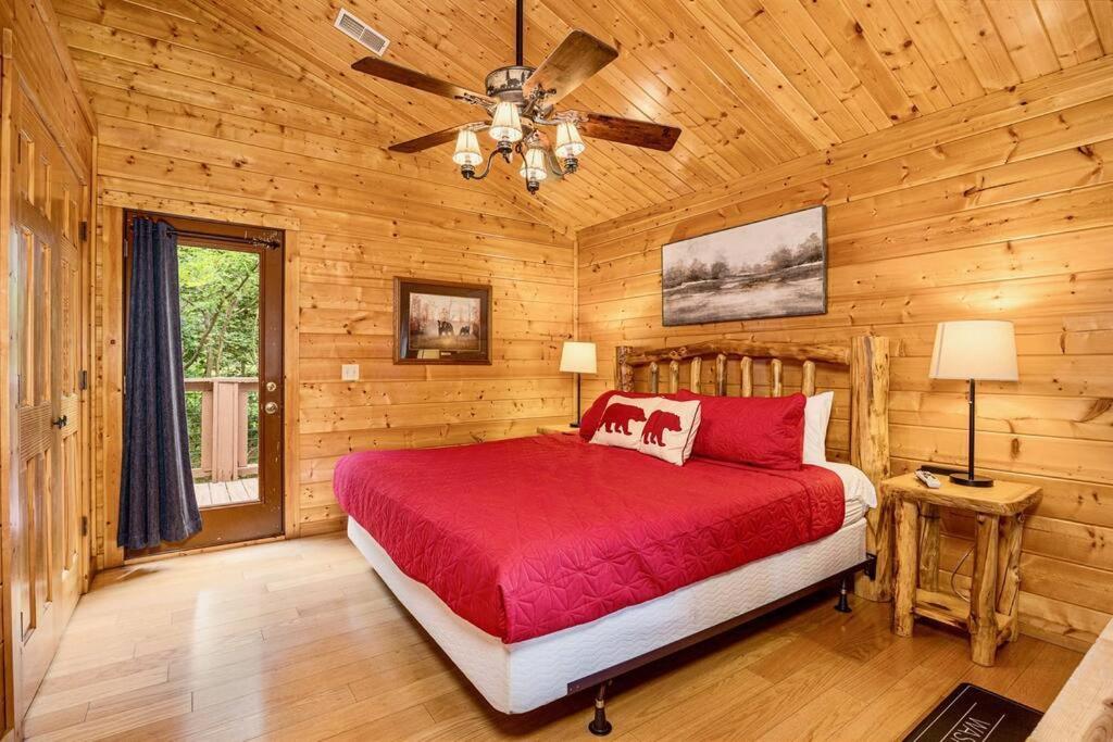 Panorama Mountain View Cabin, Less Than 10 Miles From Gatlinburg And Dollywood, Dog Friendly, 6 Bedrooms Sleeps 17, Fire Pit, Hottub, Washer Dryer, Fully Loaded Kitchen, Gameroom With A Tv, Pool Table, Arcade, Air Hockey, And Foosball Sevierville Dış mekan fotoğraf