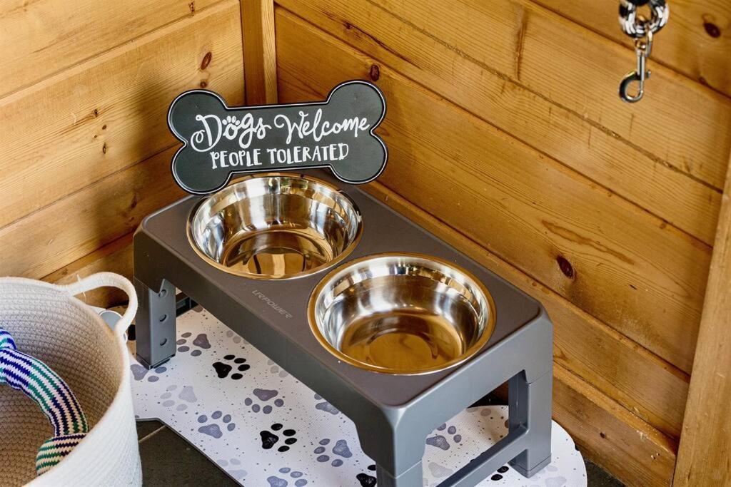 Panorama Mountain View Cabin, Less Than 10 Miles From Gatlinburg And Dollywood, Dog Friendly, 6 Bedrooms Sleeps 17, Fire Pit, Hottub, Washer Dryer, Fully Loaded Kitchen, Gameroom With A Tv, Pool Table, Arcade, Air Hockey, And Foosball Sevierville Dış mekan fotoğraf