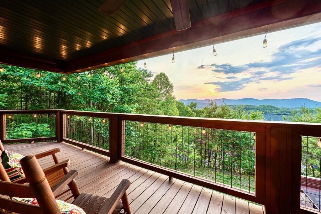 Panorama Mountain View Cabin, Less Than 10 Miles From Gatlinburg And Dollywood, Dog Friendly, 6 Bedrooms Sleeps 17, Fire Pit, Hottub, Washer Dryer, Fully Loaded Kitchen, Gameroom With A Tv, Pool Table, Arcade, Air Hockey, And Foosball Sevierville Dış mekan fotoğraf