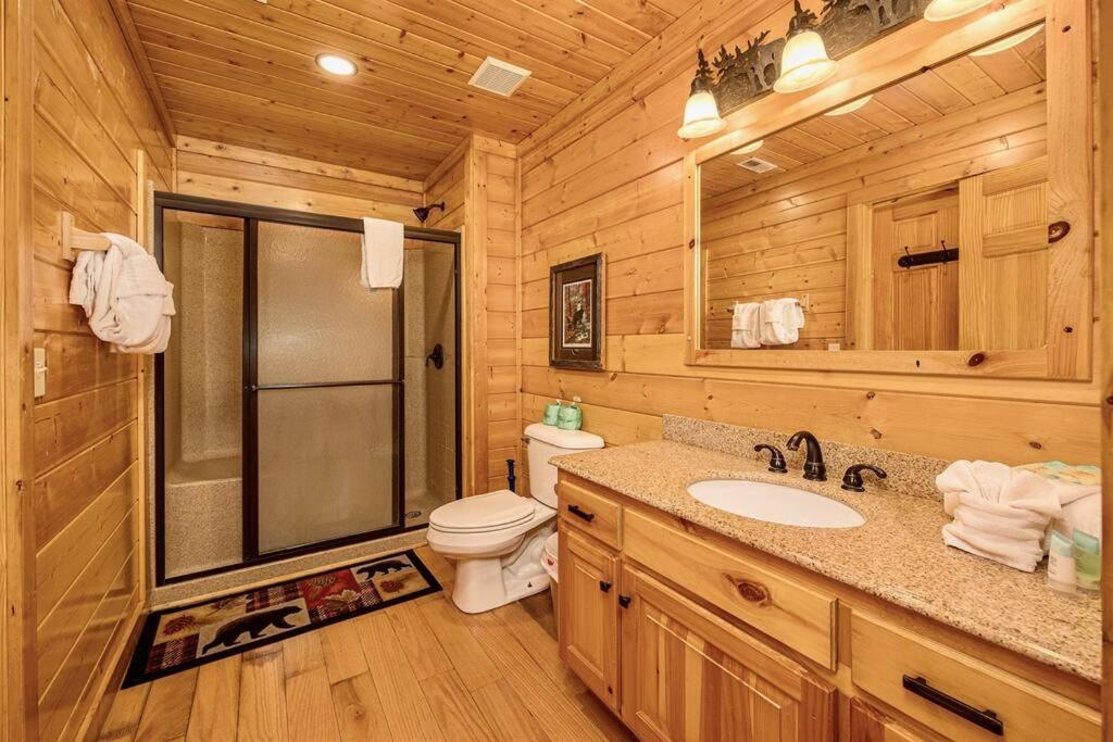 Panorama Mountain View Cabin, Less Than 10 Miles From Gatlinburg And Dollywood, Dog Friendly, 6 Bedrooms Sleeps 17, Fire Pit, Hottub, Washer Dryer, Fully Loaded Kitchen, Gameroom With A Tv, Pool Table, Arcade, Air Hockey, And Foosball Sevierville Dış mekan fotoğraf