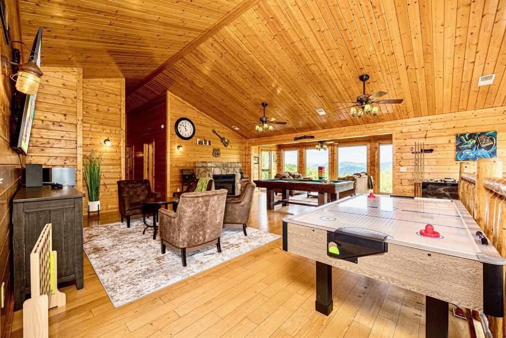 Panorama Mountain View Cabin, Less Than 10 Miles From Gatlinburg And Dollywood, Dog Friendly, 6 Bedrooms Sleeps 17, Fire Pit, Hottub, Washer Dryer, Fully Loaded Kitchen, Gameroom With A Tv, Pool Table, Arcade, Air Hockey, And Foosball Sevierville Dış mekan fotoğraf