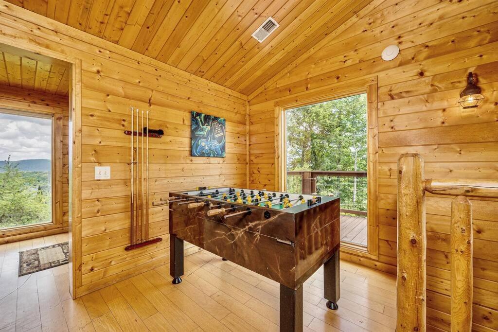 Panorama Mountain View Cabin, Less Than 10 Miles From Gatlinburg And Dollywood, Dog Friendly, 6 Bedrooms Sleeps 17, Fire Pit, Hottub, Washer Dryer, Fully Loaded Kitchen, Gameroom With A Tv, Pool Table, Arcade, Air Hockey, And Foosball Sevierville Dış mekan fotoğraf