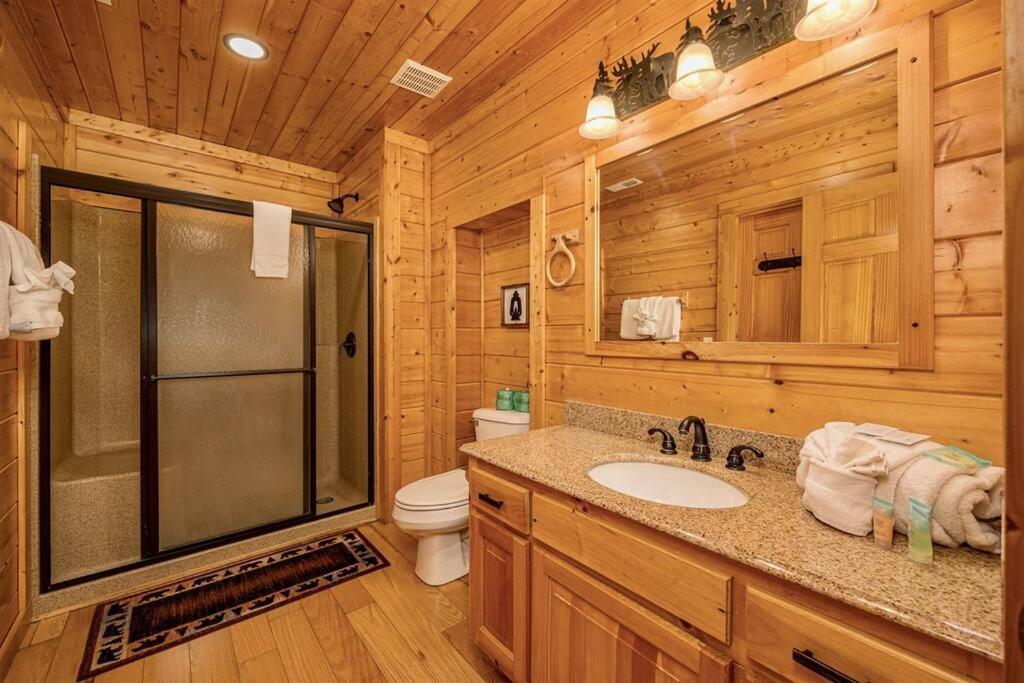 Panorama Mountain View Cabin, Less Than 10 Miles From Gatlinburg And Dollywood, Dog Friendly, 6 Bedrooms Sleeps 17, Fire Pit, Hottub, Washer Dryer, Fully Loaded Kitchen, Gameroom With A Tv, Pool Table, Arcade, Air Hockey, And Foosball Sevierville Dış mekan fotoğraf