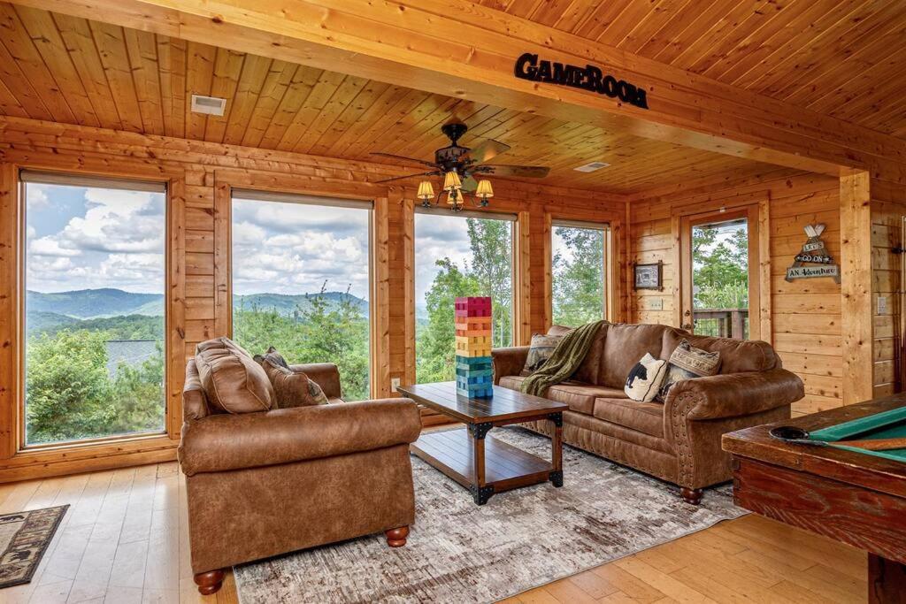 Panorama Mountain View Cabin, Less Than 10 Miles From Gatlinburg And Dollywood, Dog Friendly, 6 Bedrooms Sleeps 17, Fire Pit, Hottub, Washer Dryer, Fully Loaded Kitchen, Gameroom With A Tv, Pool Table, Arcade, Air Hockey, And Foosball Sevierville Dış mekan fotoğraf