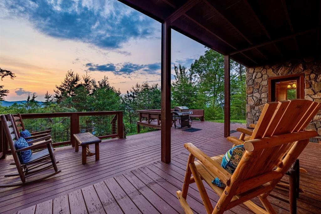 Panorama Mountain View Cabin, Less Than 10 Miles From Gatlinburg And Dollywood, Dog Friendly, 6 Bedrooms Sleeps 17, Fire Pit, Hottub, Washer Dryer, Fully Loaded Kitchen, Gameroom With A Tv, Pool Table, Arcade, Air Hockey, And Foosball Sevierville Dış mekan fotoğraf