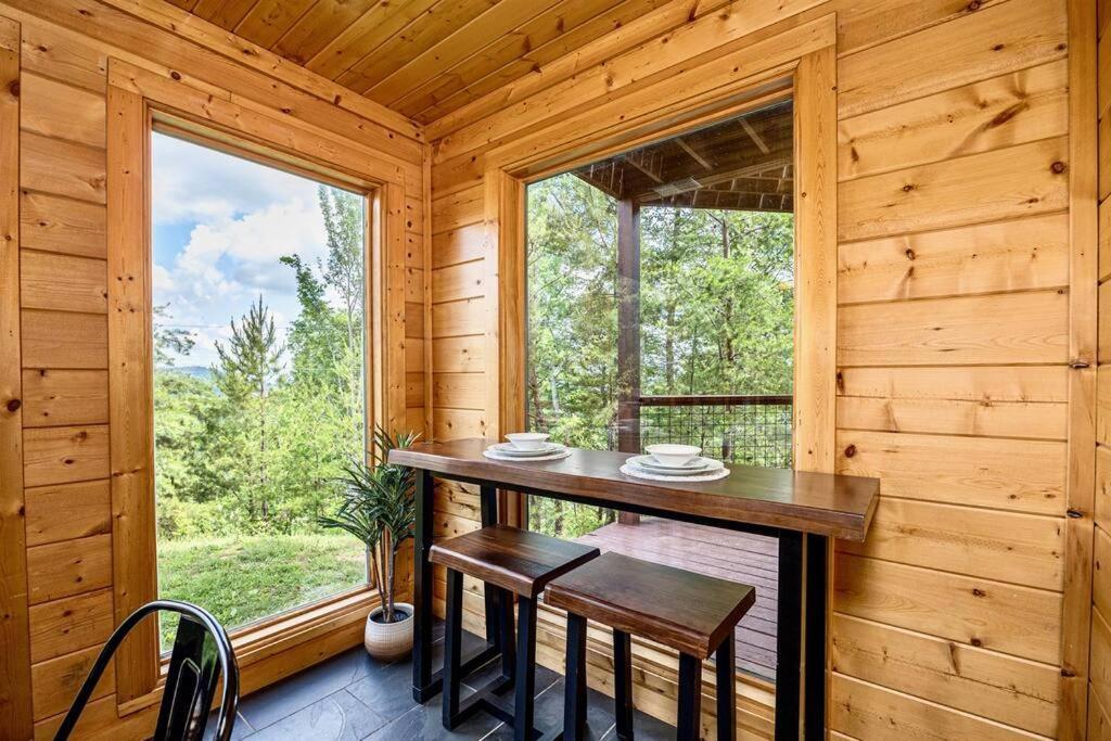 Panorama Mountain View Cabin, Less Than 10 Miles From Gatlinburg And Dollywood, Dog Friendly, 6 Bedrooms Sleeps 17, Fire Pit, Hottub, Washer Dryer, Fully Loaded Kitchen, Gameroom With A Tv, Pool Table, Arcade, Air Hockey, And Foosball Sevierville Dış mekan fotoğraf