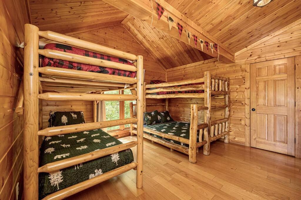 Panorama Mountain View Cabin, Less Than 10 Miles From Gatlinburg And Dollywood, Dog Friendly, 6 Bedrooms Sleeps 17, Fire Pit, Hottub, Washer Dryer, Fully Loaded Kitchen, Gameroom With A Tv, Pool Table, Arcade, Air Hockey, And Foosball Sevierville Dış mekan fotoğraf