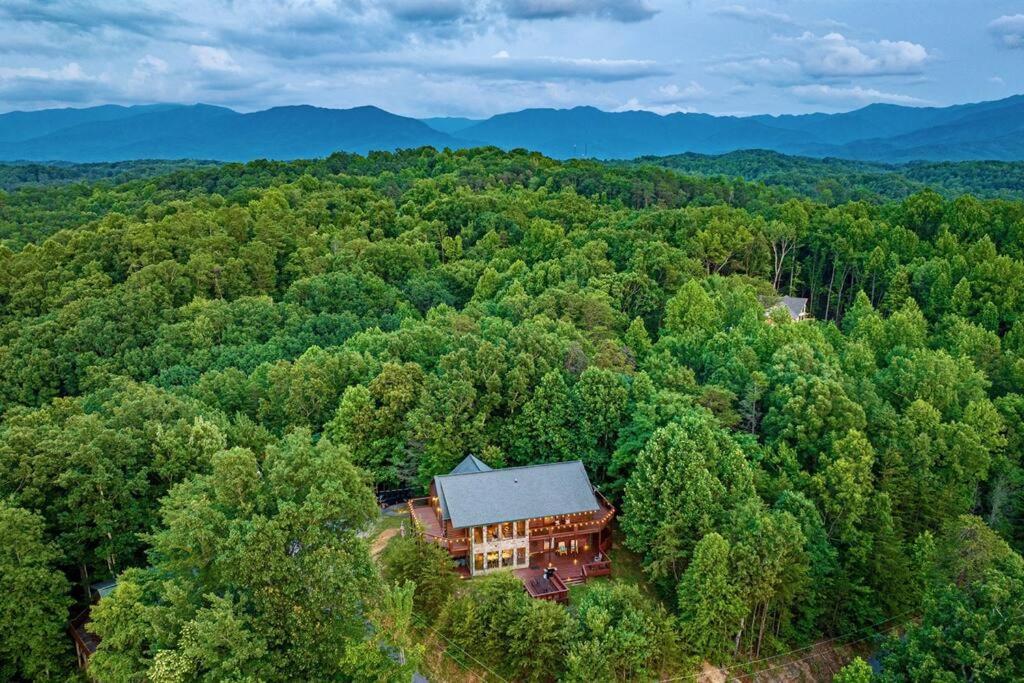 Panorama Mountain View Cabin, Less Than 10 Miles From Gatlinburg And Dollywood, Dog Friendly, 6 Bedrooms Sleeps 17, Fire Pit, Hottub, Washer Dryer, Fully Loaded Kitchen, Gameroom With A Tv, Pool Table, Arcade, Air Hockey, And Foosball Sevierville Dış mekan fotoğraf
