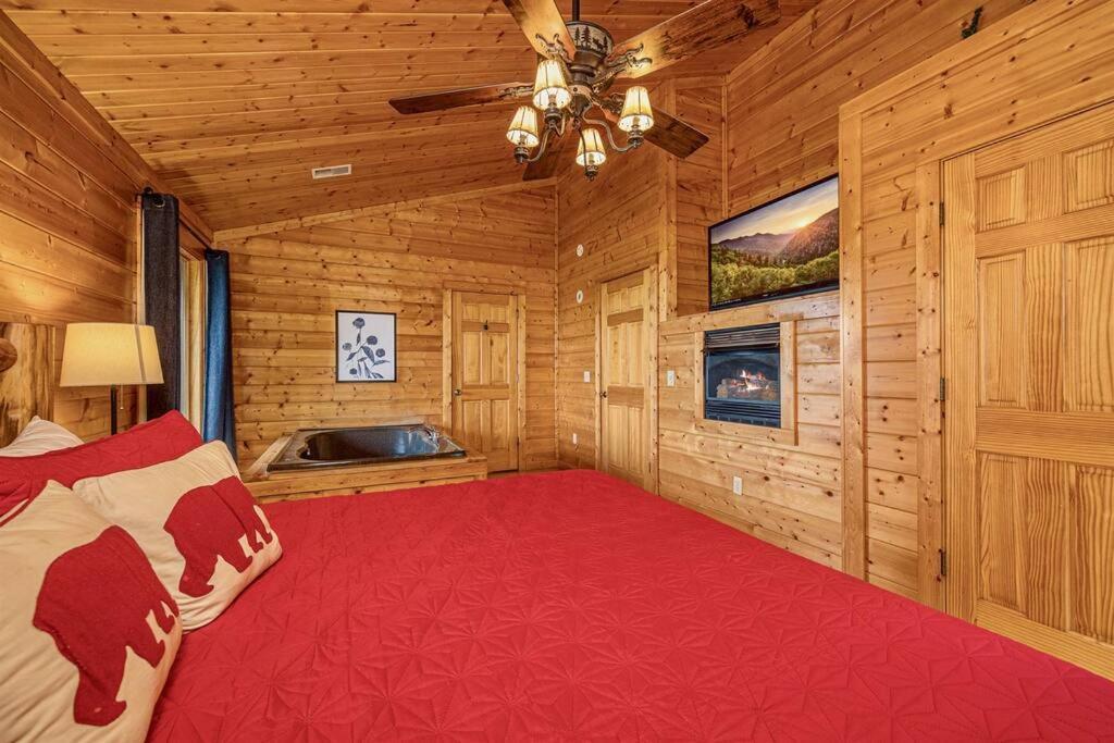 Panorama Mountain View Cabin, Less Than 10 Miles From Gatlinburg And Dollywood, Dog Friendly, 6 Bedrooms Sleeps 17, Fire Pit, Hottub, Washer Dryer, Fully Loaded Kitchen, Gameroom With A Tv, Pool Table, Arcade, Air Hockey, And Foosball Sevierville Dış mekan fotoğraf
