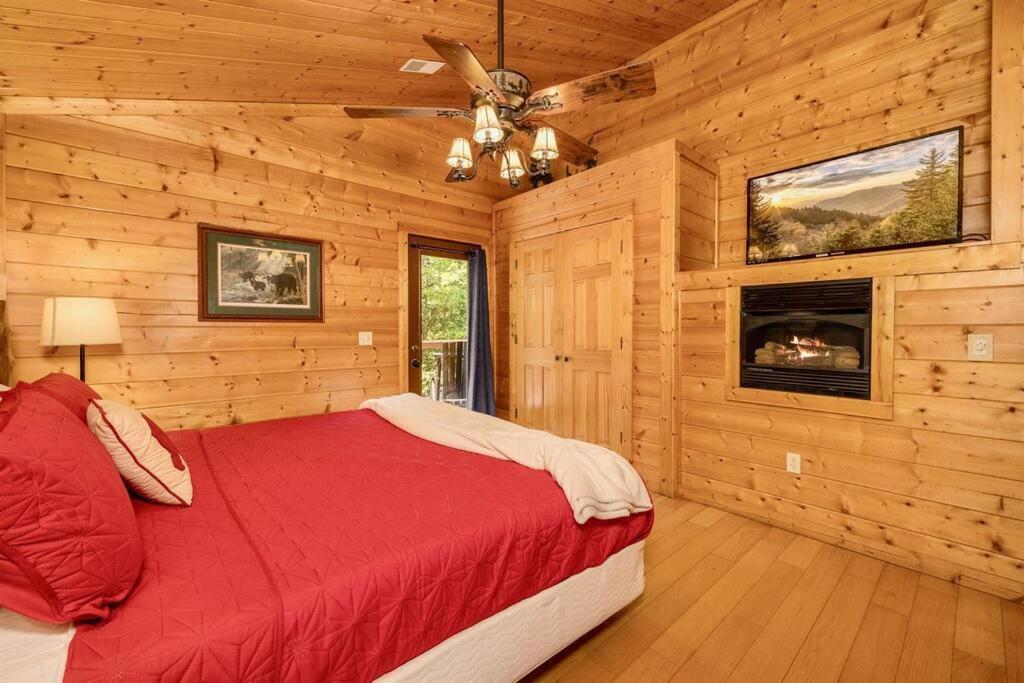 Panorama Mountain View Cabin, Less Than 10 Miles From Gatlinburg And Dollywood, Dog Friendly, 6 Bedrooms Sleeps 17, Fire Pit, Hottub, Washer Dryer, Fully Loaded Kitchen, Gameroom With A Tv, Pool Table, Arcade, Air Hockey, And Foosball Sevierville Dış mekan fotoğraf