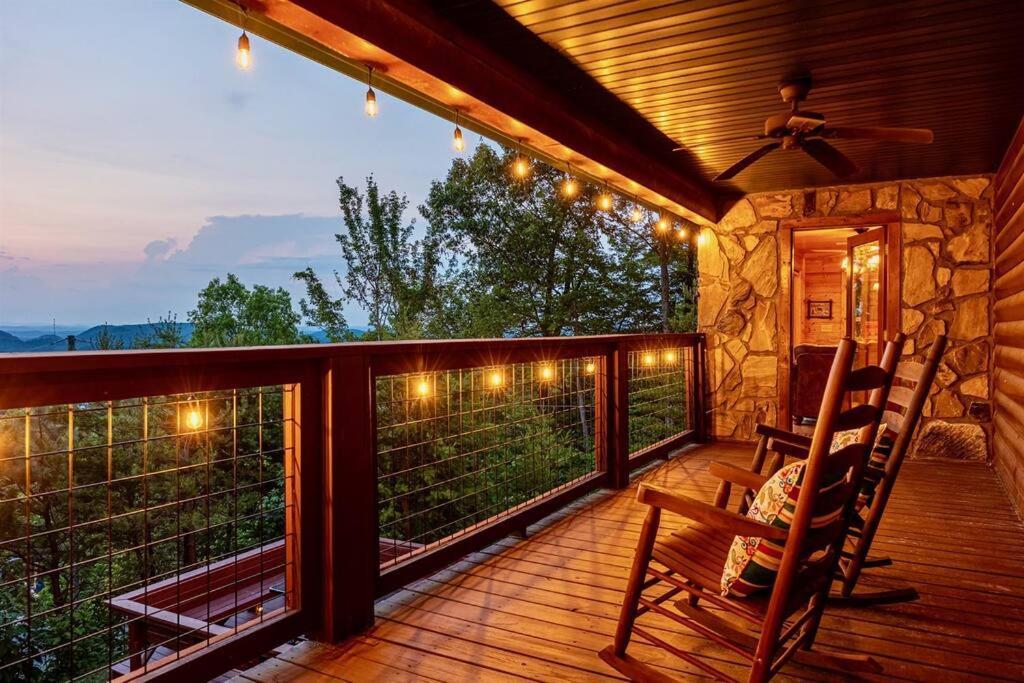 Panorama Mountain View Cabin, Less Than 10 Miles From Gatlinburg And Dollywood, Dog Friendly, 6 Bedrooms Sleeps 17, Fire Pit, Hottub, Washer Dryer, Fully Loaded Kitchen, Gameroom With A Tv, Pool Table, Arcade, Air Hockey, And Foosball Sevierville Dış mekan fotoğraf