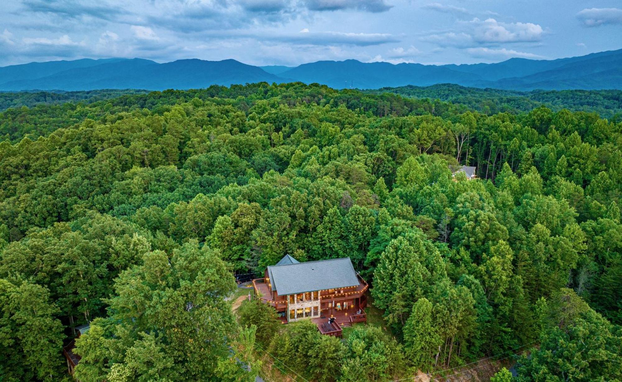 Panorama Mountain View Cabin, Less Than 10 Miles From Gatlinburg And Dollywood, Dog Friendly, 6 Bedrooms Sleeps 17, Fire Pit, Hottub, Washer Dryer, Fully Loaded Kitchen, Gameroom With A Tv, Pool Table, Arcade, Air Hockey, And Foosball Sevierville Dış mekan fotoğraf